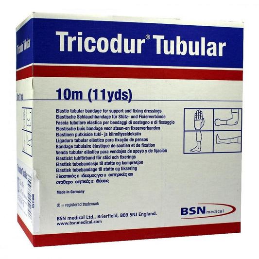 Das Produktfoto zeigt Tricodur Schl.-Bandage Gr.D 7,5 Cmx10 M Weiß (1 stk) PZN 02154003