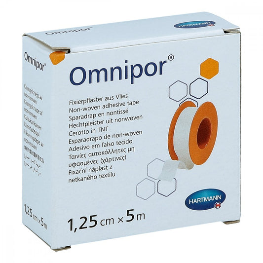 Das Produktfoto zeigt Omnipor Fixierpflaster Vlies 1,25 Cmx5 M (1 stk) PZN 11163455