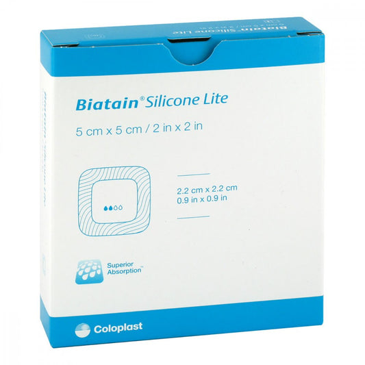 Das Produktfoto zeigt Biatain Silicone Lite Schaumverband 5x5 Cm (5 stk) PZN 13581300