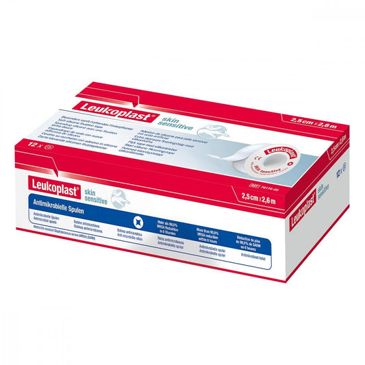 Das Produktfoto zeigt Leukoplast Skin Sensitive 2,5 Cmx2,6 M O.Schutzr. (12 stk) PZN 15190905